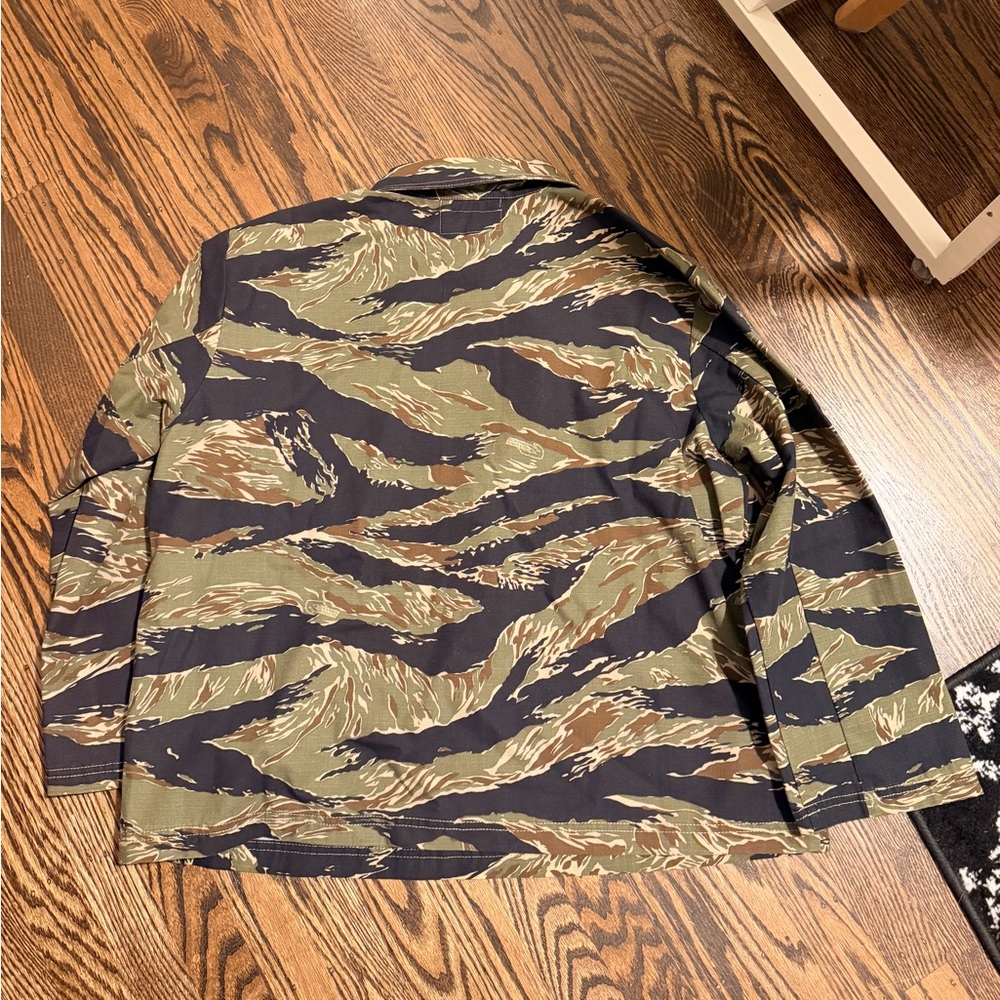THE GREAT. Women's Tiger Stripe Utility Jacket in Olive, Black, Brown - Picture 3 of 4